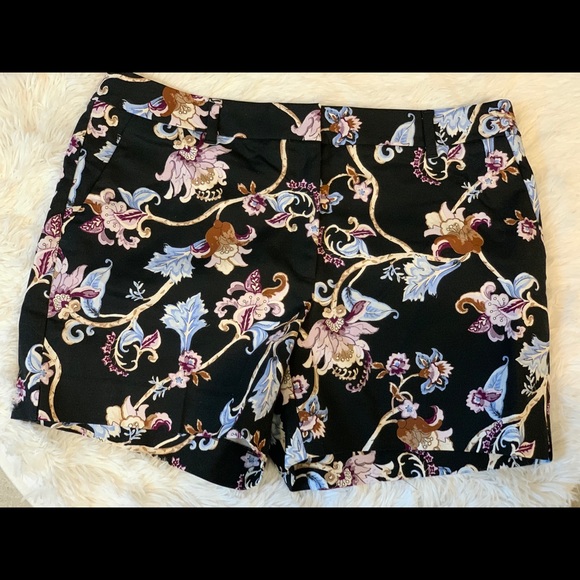 White House Black Market Pants - WHITE HOUSE BLACK MARKET - The “S” Short